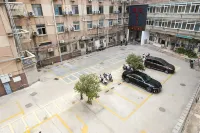 Mingxuan Business Hotel (Zhangzhou Ancient Town RT-Mart Store) - parking