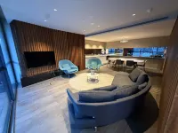 Melbourne Sky-High 2BR City Views & Free Parking