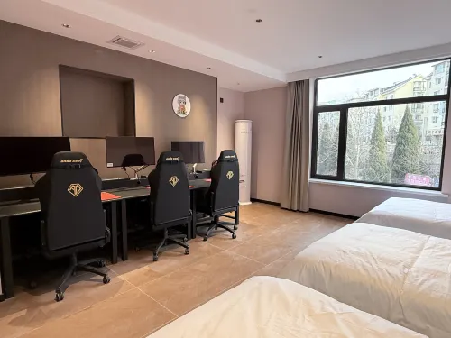 MAX E-Sports Hotel (Xinghai Square)