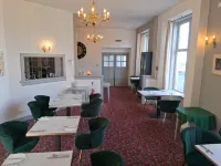 Hotel Square - breakfast