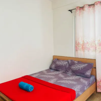 RedDoorz @ E Moreno Boarding and Transient House โรงแรมใกล้ฮิสทอริคอลคอร์ - แคมป์จอห์นเฮย์