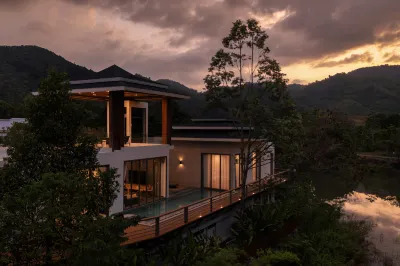 Lakefront 5BR Luxury Villa, Elevator, Pool, Cinema Hotels in Boat Lagoon