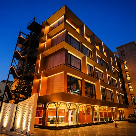 4 Monkeys Hotel Отели рядом с достопримечательностью «Ват Бангкхуннон»
