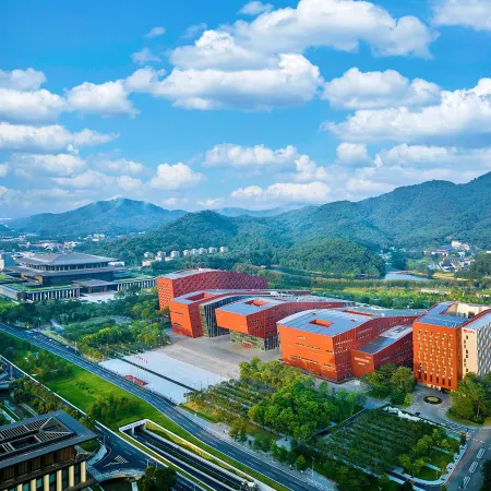 Guangzhou Baiyun International Convention Center LN Dongfang Hotel Отели рядом с достопримечательностью «Гора Байюн»