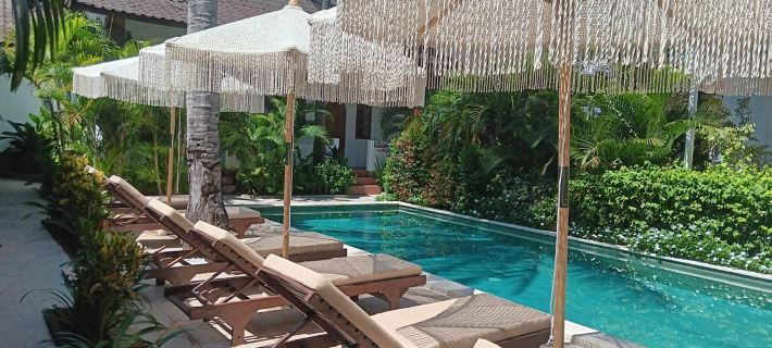 White Coconut Resort Отели в г. Гили Траванган