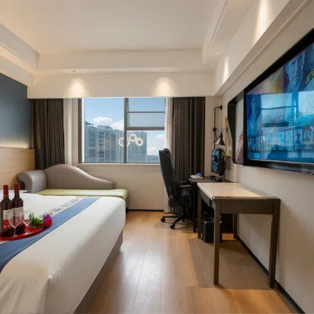 Shengui E-Sports Hotel (Yueyang Railway Station Pedestrian Street)