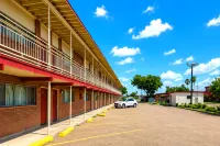 Pen Ann by Capital O Pharr/McAllen TX - parking