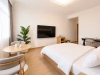 Cloud & Mountain Lodge · Retreat & Cinema Homestay (Carp Stream Scenic Area Branch) Hotele w: Powiat Zhouning
