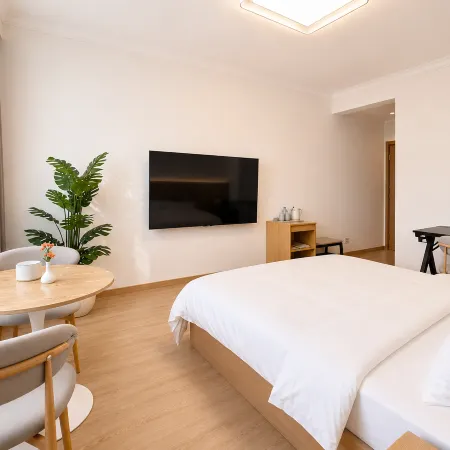 Cloud & Mountain Lodge · Retreat & Cinema Homestay (Carp Stream Scenic Area Branch)
