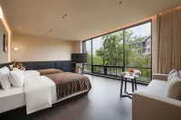 Floral Hotel·Mingye Qiulu Holiday Hotel (North Gate Transfer Center, Lushan Scenic Area)