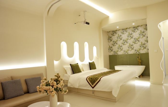Yueshanju Homestay (Baicheng Railway Station Fortune Plaza)