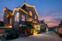 Floral Hotel · Bloom Courtyard Aesthetics | Cultural B&B (Heluo Ancient City, Yangwan Metro Stn - Hot Springs