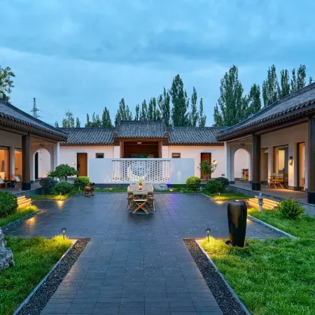 Floral Hotel· Yinchuan Xingxinsuo Homestay (Hei Lan Performing Arts Town Branch)