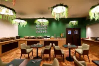 Quality Inn City Centre Varanasi - parking