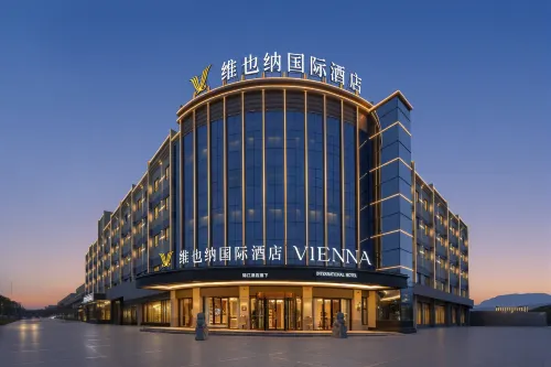 Vienna International Hotel (Hejing) - parking