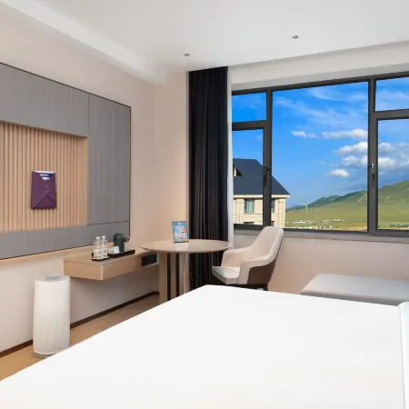 LAVANDE Hotel(Sayram Lake Tourist Center)