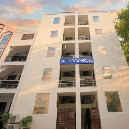 Super Townhouse 28