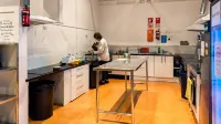 Metro Adventurer Backpackers - Hostels