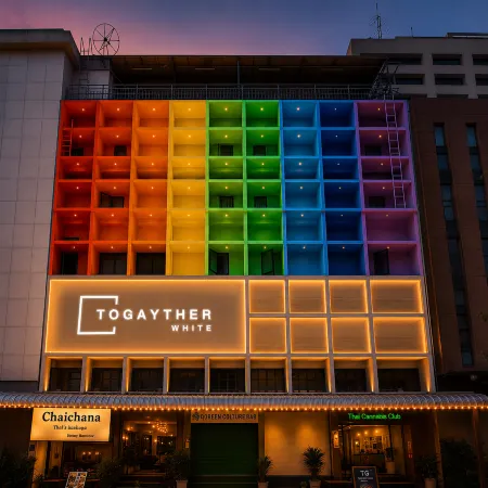 Togayther Hotel White