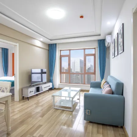 Dalian Yihe Zhixing Holiday Apartment Отели рядом с достопримечательностью «Железнодорожный вокзал Далянь-Северный»