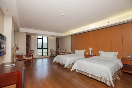 Auspicious Hotel Отели рядом с достопримечательностью «Zhuhai City Polytechnic»