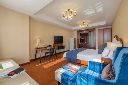 Ice Dream Fantasy Hotel (Hengdian Film and Television City Pedestrian Street) Отели рядом с достопримечательностью «New Garden of Eternal Spring (Summer Garden)»