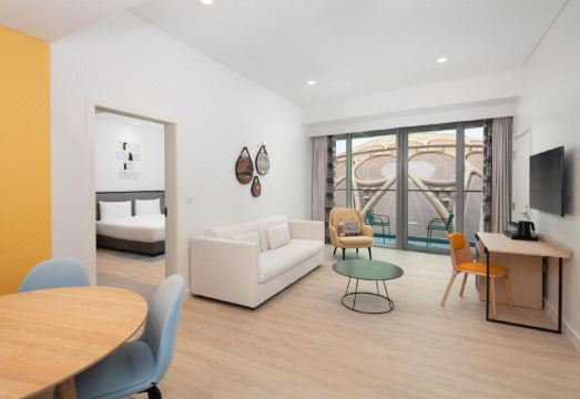 로브 엑스포 2020의 현대적인 로비 이미지