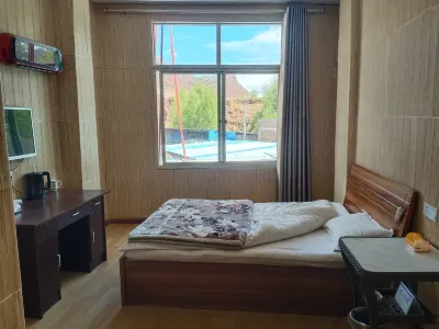 Gongjue Xiangdong Hotel Hotels near Gongjue Martyrs Cemetery