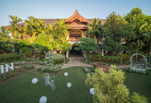 안인 란나의 수영장 전경