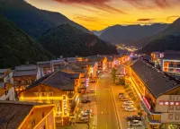 Shennongjia Heping Cinema Theme Homestay (Dajiuhu Pingxuan Ancient Town) Ping Qian town/Dajiuhu national wetland park 호텔