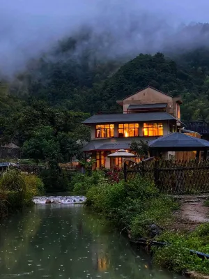 Natural Life in The Mountains