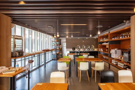 Chaiin Hotel - Dongmen Отели рядом с достопримечательностью «Songshan Fengtian Temple»