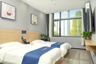Qingju Hotel (Luoyang Normal University Xinyuan Road) Hotels near Licun Passenger Transport Terminal (East to Licun Garden)