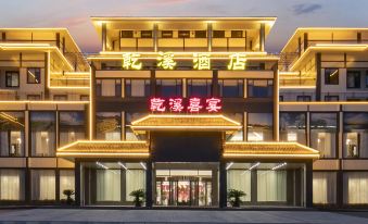 Qian Stream Grand Hotel