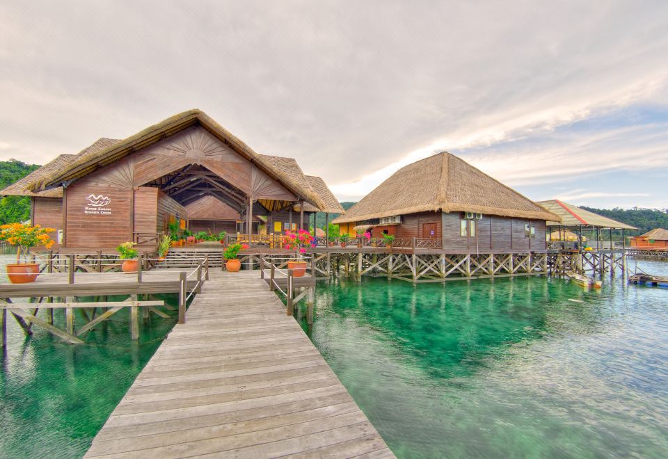 2. 가야나 마린 리..