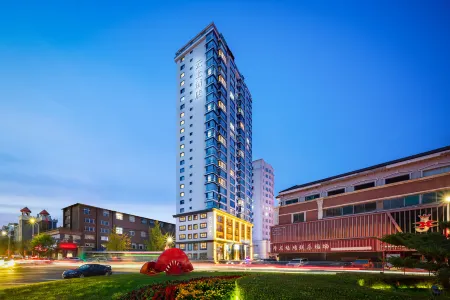 Dandong Young Hotel Отели рядом с достопримечательностью «Yalu River Broken Bridge»