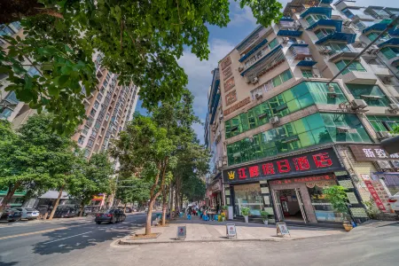 Fengdu Riverside Holiday Inn Отели рядом с достопримечательностью «Wangxiang Stand»