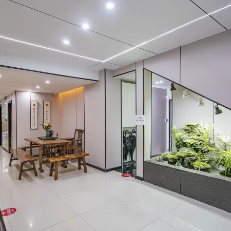 Longyan Star Intelligent Projection Hotel (Wanbao Plaza)