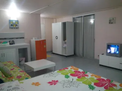 Room in Studio - T8 Guest House Don Mueang Challenger Triple Room