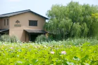 Heyuan Baicui Manor Hotels in Tongxiang station area