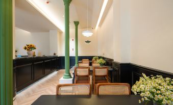 Tanjiu Hotel (Zhanggongqiao Food Street, Leshan Giant Buddha Scenic Area Branch)