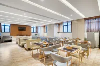 Yanqi Art Hotel (Yichun High-speed Railway Station People's Government Branch)