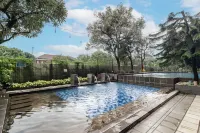 The Edge by Lia Hotels in Ngamprah