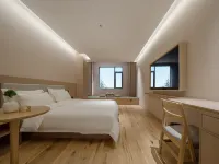 四季雲｜未來智慧·簡奢設計酒店（大連雙D港產業園店） 鄰近小窑湾的酒店