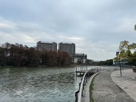Shanghai Meier Cinema Apartment (Ping'an Gangyang Road Branch) Отели рядом с достопримечательностью «Shanghai Technical Institute of Electronics & Information»