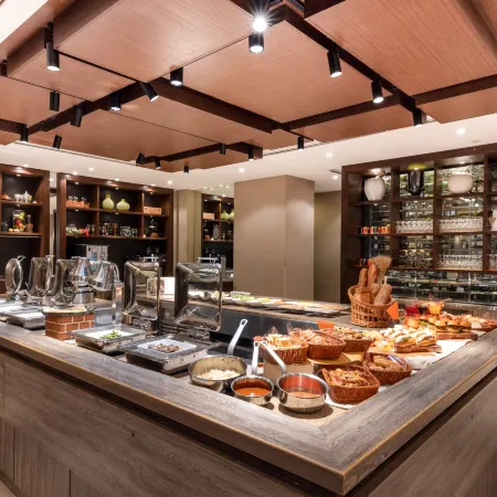 The Royal Park Hotel Kyoto Sanjo Отели рядом с достопримечательностью «Район Понтоте»