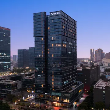Fengnian Hotel Shenzhen Pingshan High-speed Railway Station (Baolong Subway Station Branch) Отели рядом с достопримечательностью «Biadi Share Co. ООО.»