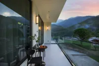 Mountain Foot Scenery · River Rafting · 180° Mountain View Starry Sky Pool Luxury Resort
