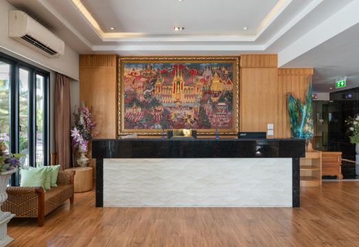 골든 포이어 스완나품 에어포트 호텔