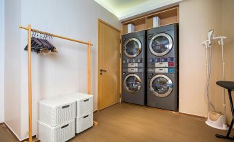 JI Hotel (Guiyang Jiaxiu Lou Minsheng Road Delicious Street)